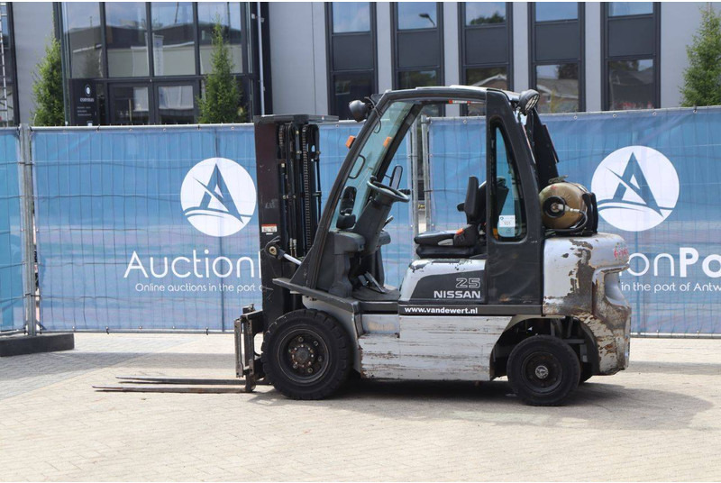 Nissan UD02A25PQ - LPG forklift: picture 3 Nissan UD02A25PQ - LPG forklift: picture 3