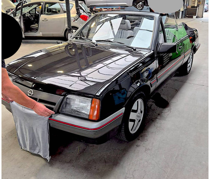 Opel Ascona (C) Cabriolet 1.8i - Sedan: picture 1 Opel Ascona (C) Cabriolet 1.8i - Sedan: picture 1