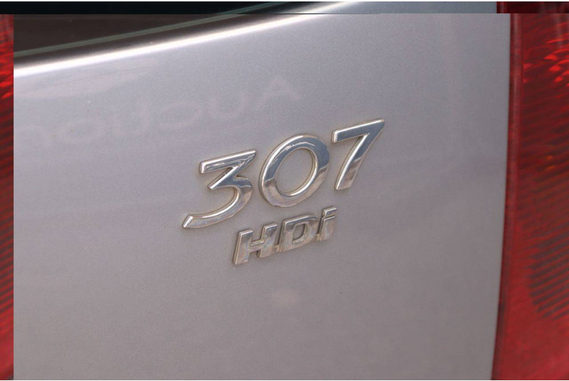 Sedan Peugeot 307 HDI: picture 17
