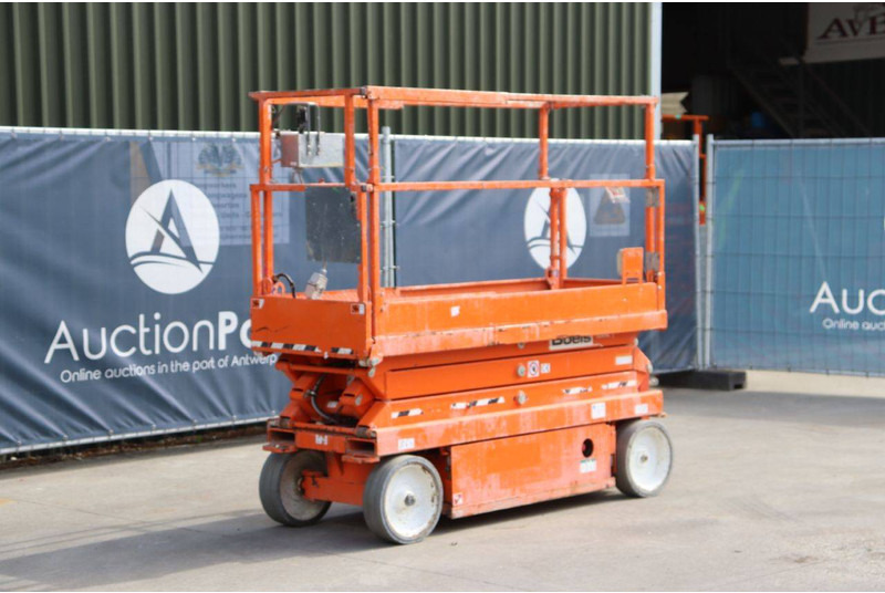 Scissor lift Skyjack: picture 9