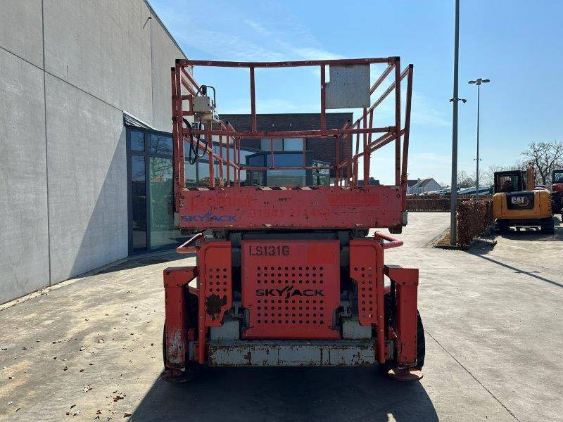 Skyjack SJ8831 - Scissor lift: picture 2 Skyjack SJ8831 - Scissor lift: picture 2