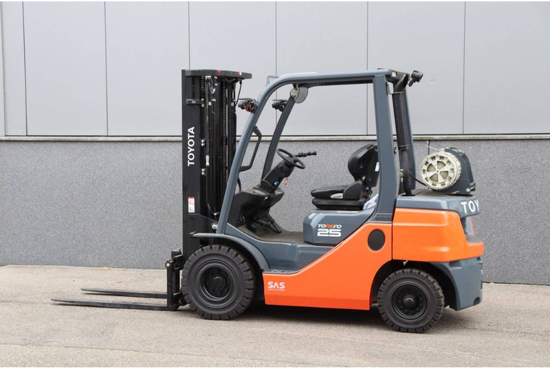 Toyota 02-8FGF25 - LPG forklift: picture 3 Toyota 02-8FGF25 - LPG forklift: picture 3
