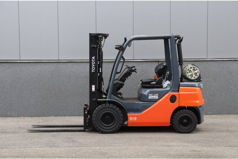 Toyota 02-8FGF25 - LPG forklift: picture 2 Toyota 02-8FGF25 - LPG forklift: picture 2