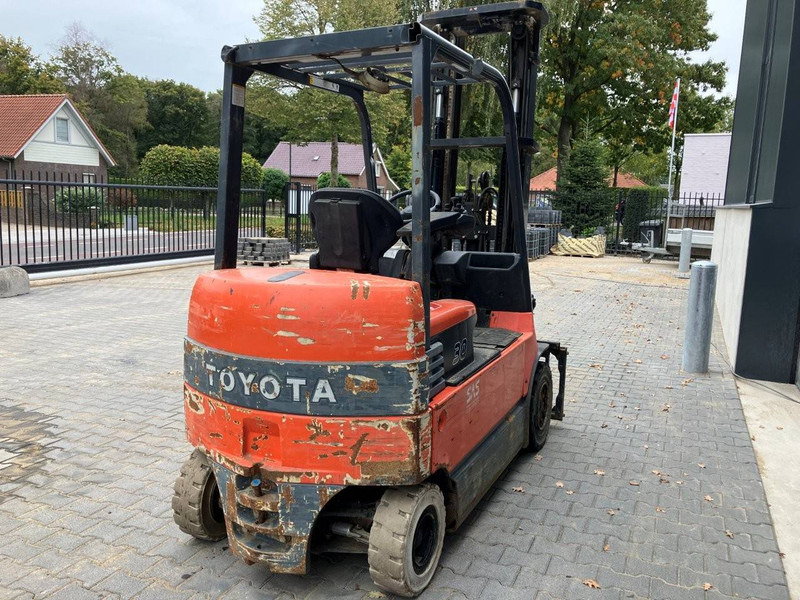 Toyota 7FBMF30 - Electric forklift: picture 5 Toyota 7FBMF30 - Electric forklift: picture 5