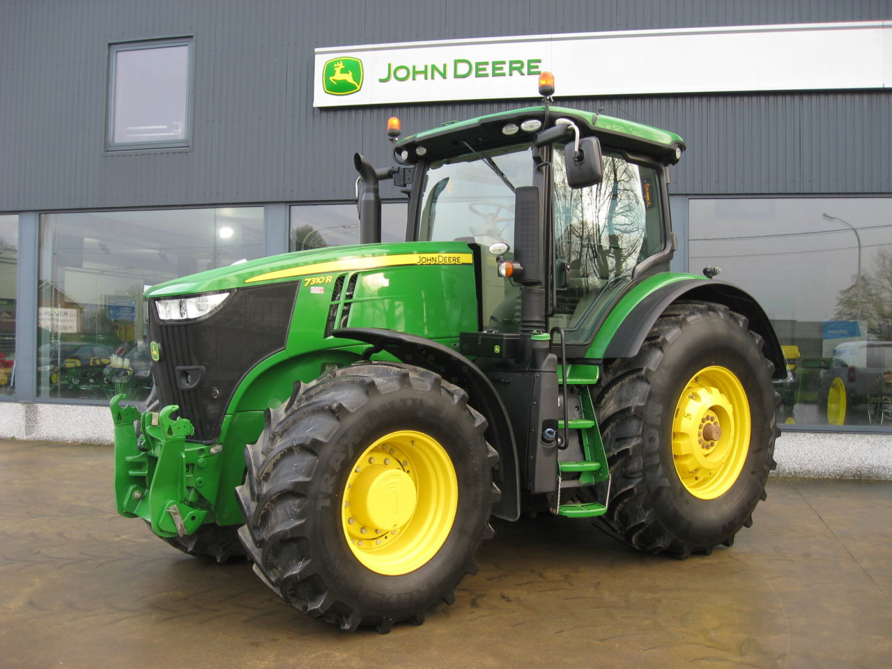 John Deere 7310R - Farm tractor: picture 3 John Deere 7310R - Farm tractor: picture 3