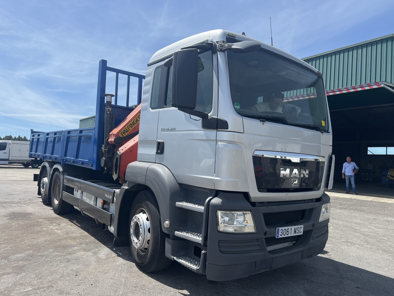 CAMION GRUA Y BASCULANTE MAN 26320 - Tipper, Crane truck: picture 4 CAMION GRUA Y BASCULANTE MAN 26320 - Tipper, Crane truck: picture 4