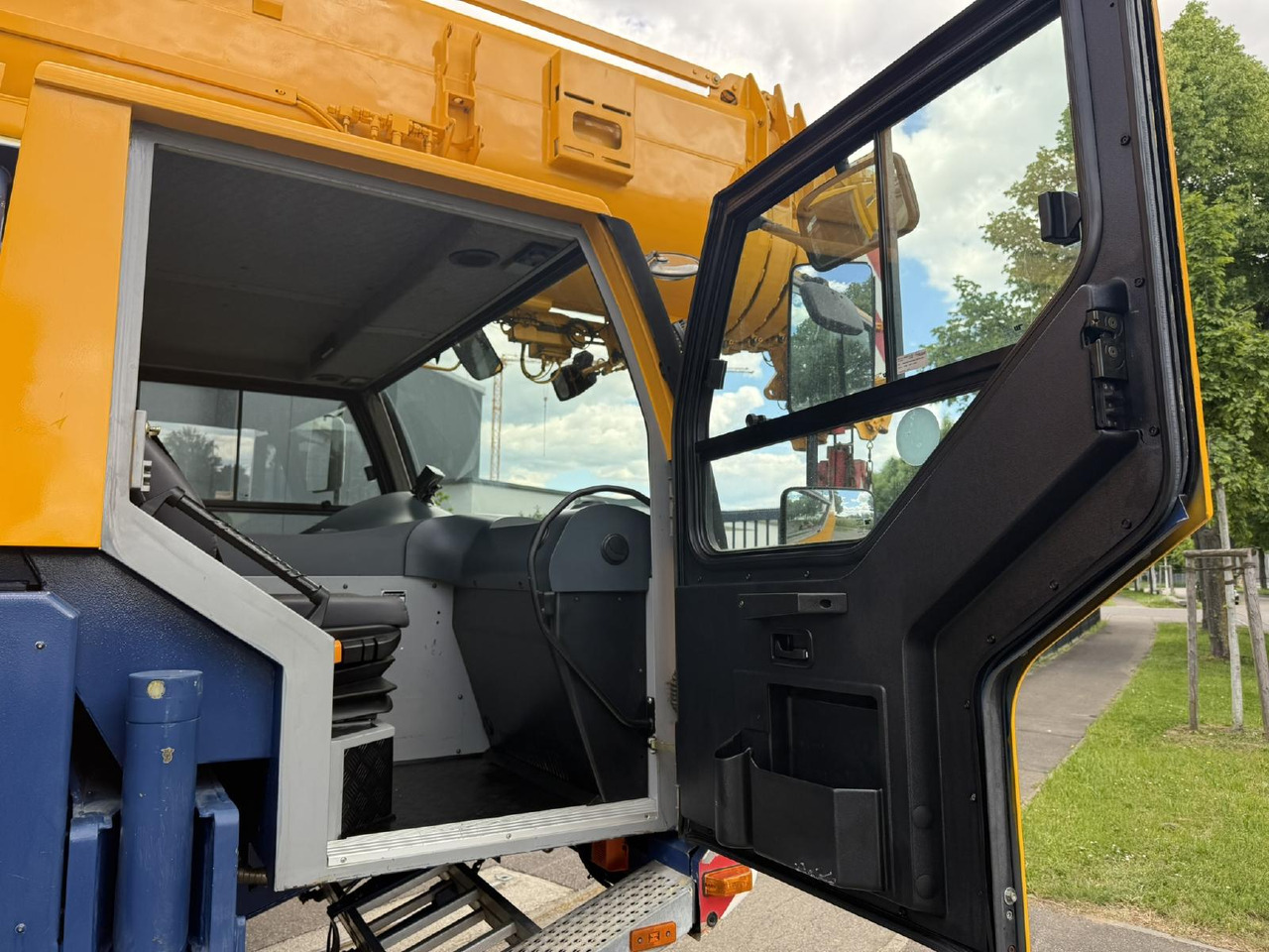 Mobile crane Liebherr LTM 1055-3.1 (05 - 055 855) | 6 x 6: picture 19