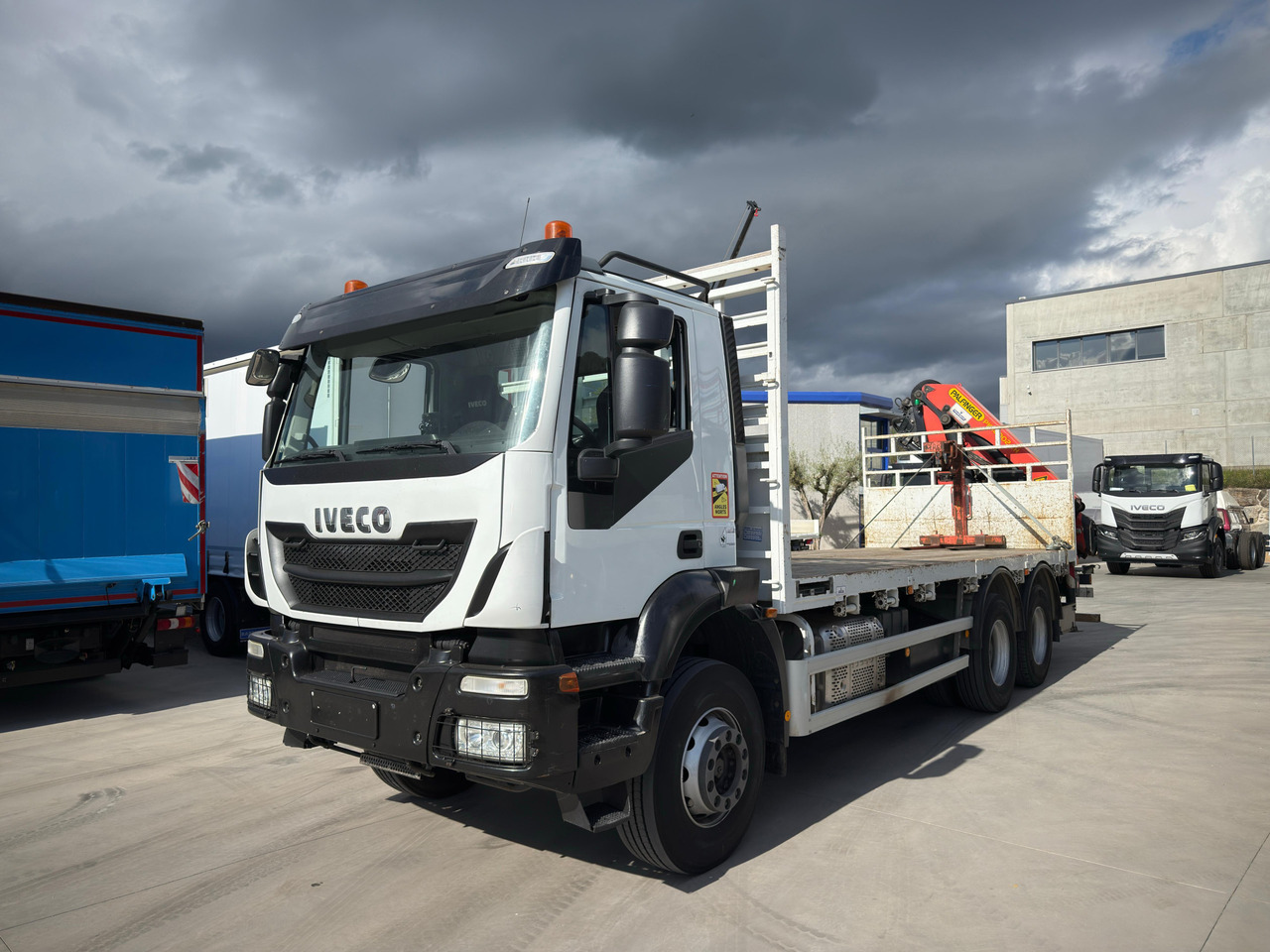IVECO AD260T45 Trakker E6 (Platform) - Dropside/ Flatbed truck, Crane truck: picture 1 IVECO AD260T45 Trakker E6 (Platform) - Dropside/ Flatbed truck, Crane truck: picture 1