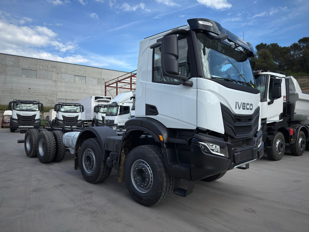 IVECO AD410T50 T-WAY 8x4 E6 (Chassis) - Cab chassis truck: picture 2 IVECO AD410T50 T-WAY 8x4 E6 (Chassis) - Cab chassis truck: picture 2