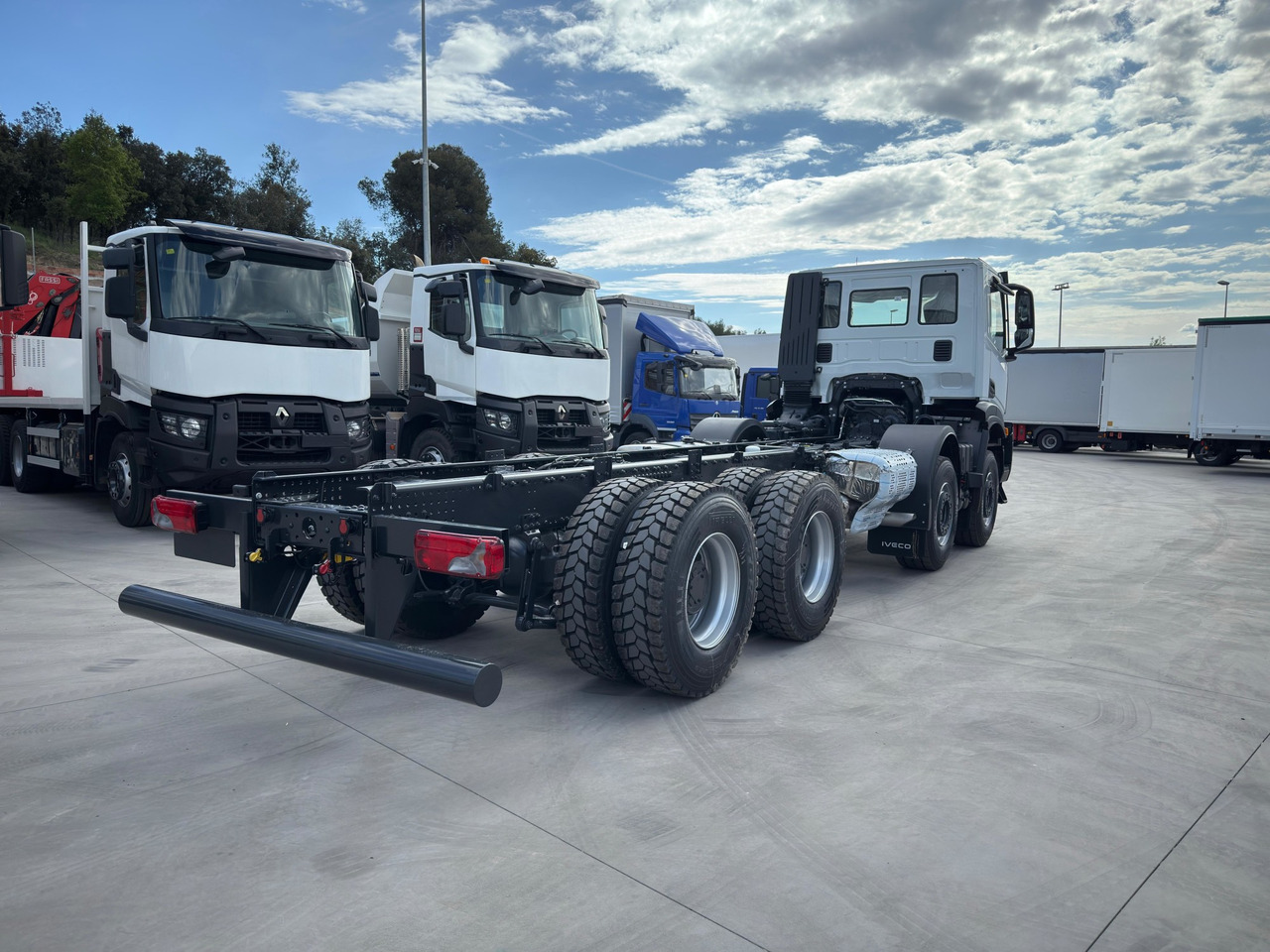 IVECO AD410T50 T-WAY 8x4 E6 (Chassis) - Cab chassis truck: picture 5 IVECO AD410T50 T-WAY 8x4 E6 (Chassis) - Cab chassis truck: picture 5