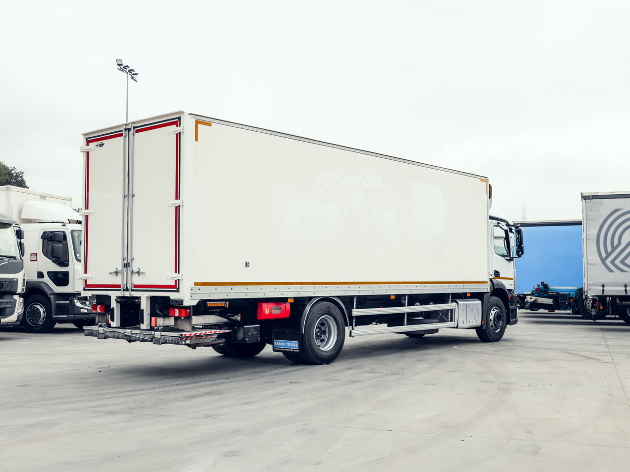MERCEDES BENZ 18.30L Antos E6 (VAN) - Box truck: picture 4 MERCEDES BENZ 18.30L Antos E6 (VAN) - Box truck: picture 4