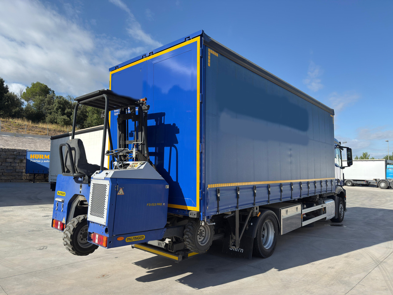 MERCEDES BENZ 18.33 Antos E6 (Self-portable) - Curtainsider truck: picture 3 MERCEDES BENZ 18.33 Antos E6 (Self-portable) - Curtainsider truck: picture 3