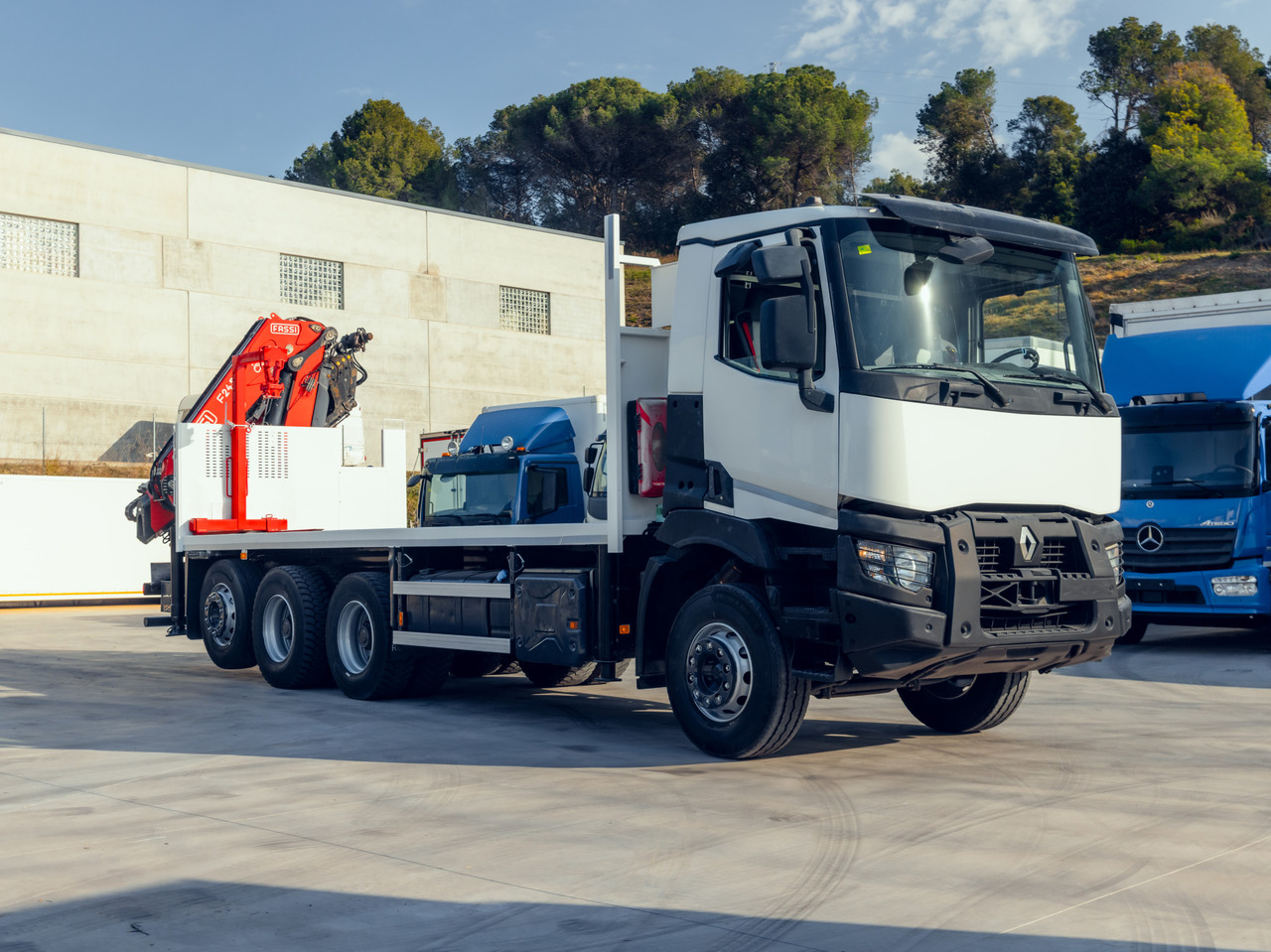 RENAULT C460 E6 (Platform) - Dropside/ Flatbed truck, Crane truck: picture 2 RENAULT C460 E6 (Platform) - Dropside/ Flatbed truck, Crane truck: picture 2