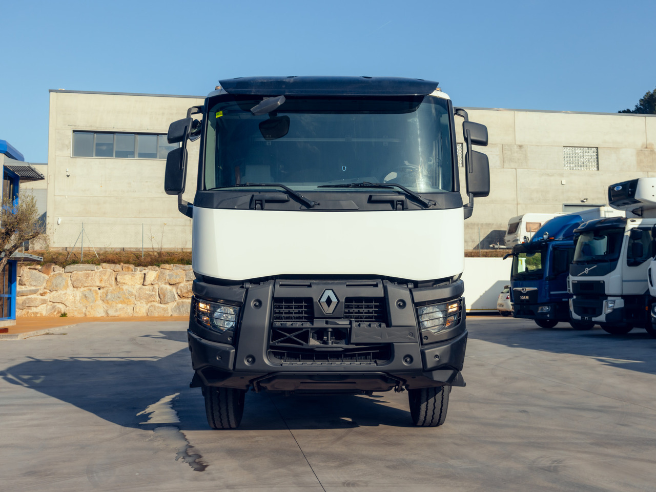 RENAULT C460 E6 (Platform) - Dropside/ Flatbed truck, Crane truck: picture 3 RENAULT C460 E6 (Platform) - Dropside/ Flatbed truck, Crane truck: picture 3