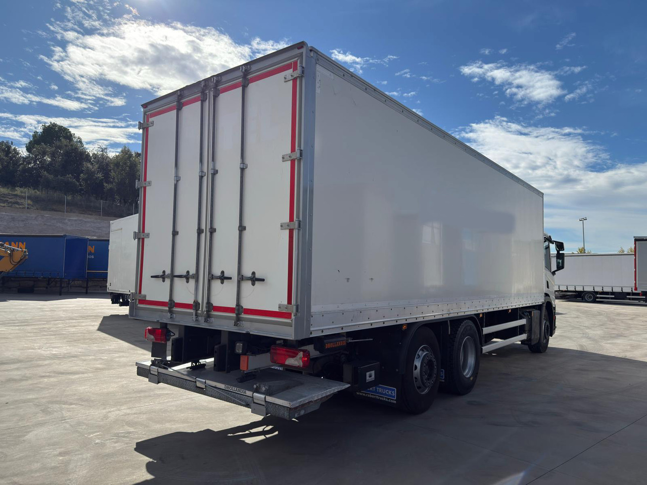 SCANIA P360 E6 (VAN) - Box truck: picture 4 SCANIA P360 E6 (VAN) - Box truck: picture 4