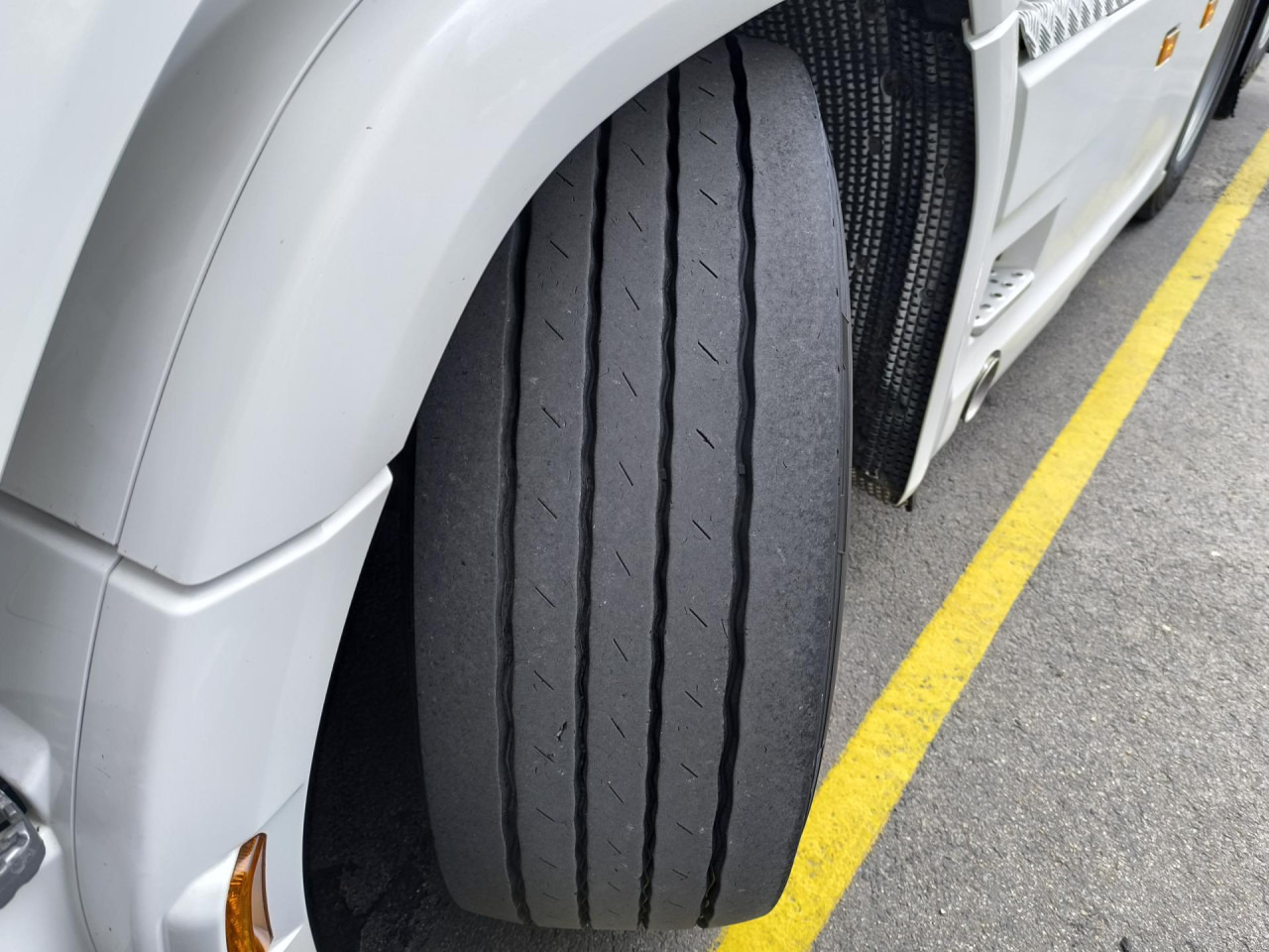 Tractor unit SCANIA R 500 A6x2NB: picture 10