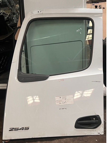 Mercedes-Benz MP4, MP5 - Door and parts: picture 1 Mercedes-Benz MP4, MP5 - Door and parts: picture 1