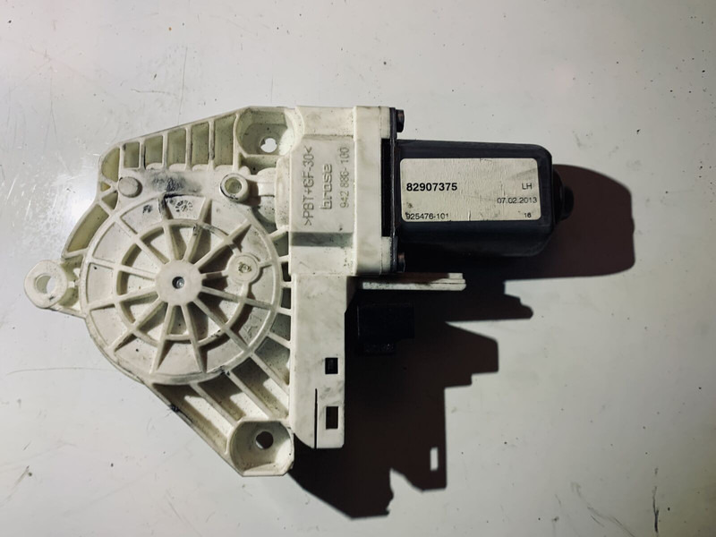 Volvo FH 4 - Window lift motor: picture 1 Volvo FH 4 - Window lift motor: picture 1