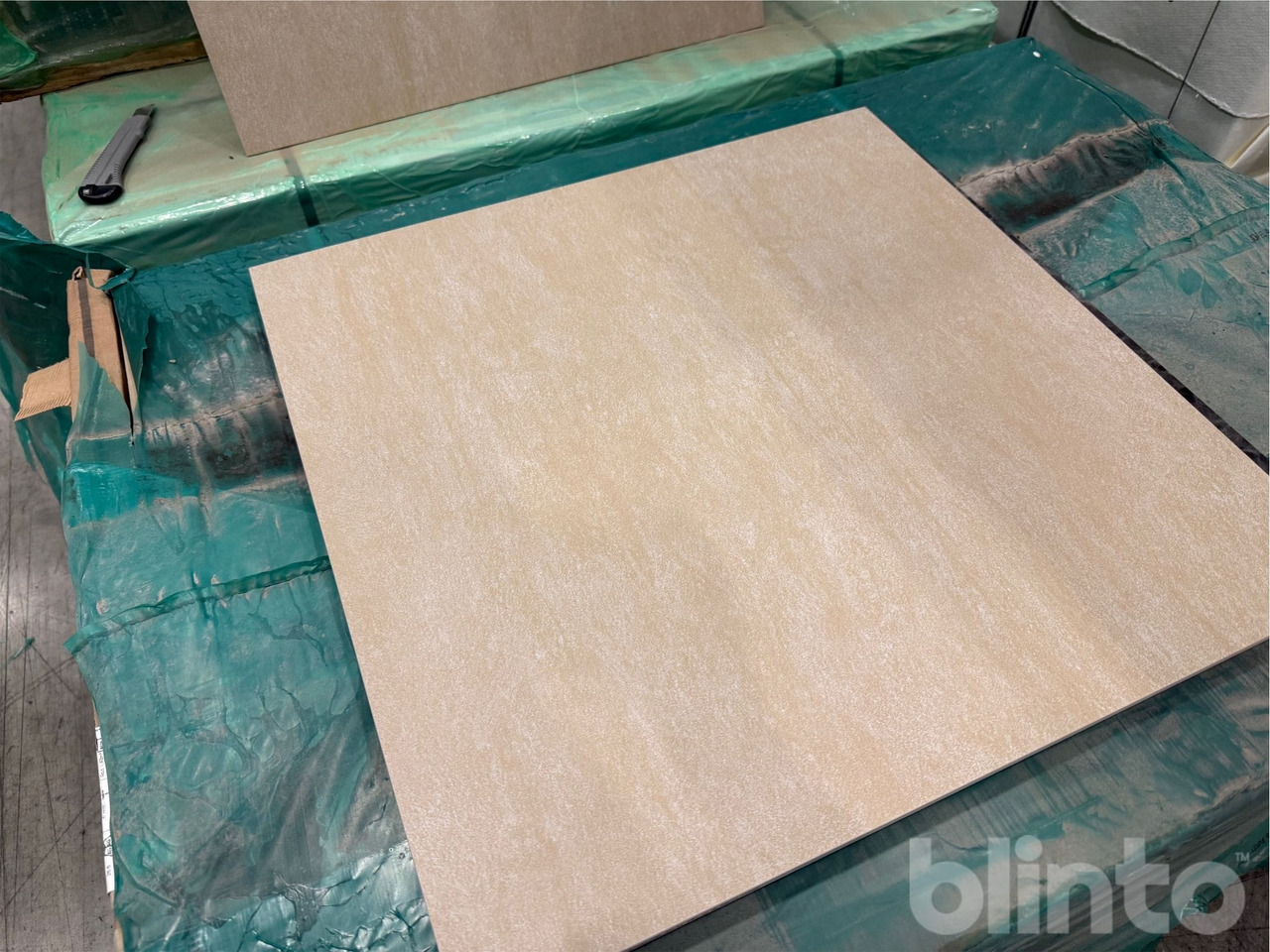 400 m2 - Warm Cement 600x600x8 - Construction equipment: picture 4 400 m2 - Warm Cement 600x600x8 - Construction equipment: picture 4