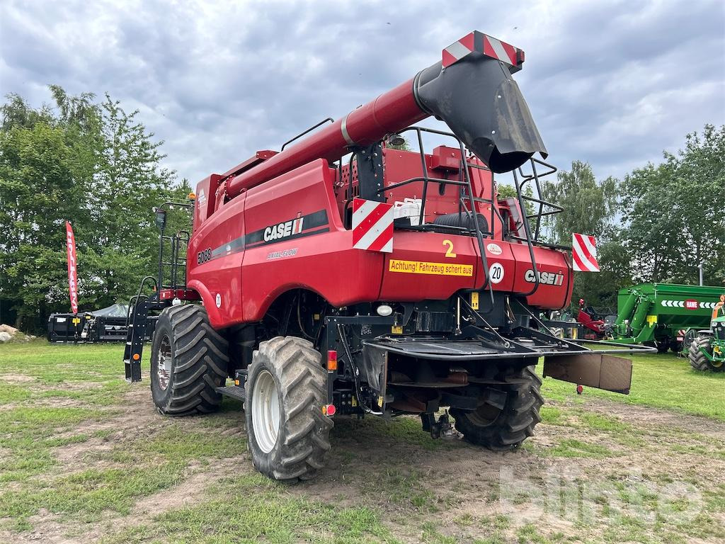 Case IH 5088 (2009) - Combine harvester: picture 3 Case IH 5088 (2009) - Combine harvester: picture 3