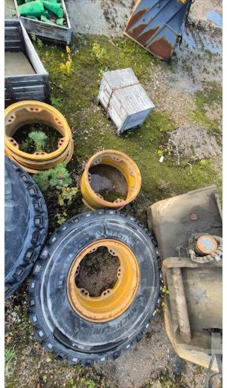 Cat 772 - Wheel and tire package for Construction machinery: picture 3 Cat 772 - Wheel and tire package for Construction machinery: picture 3