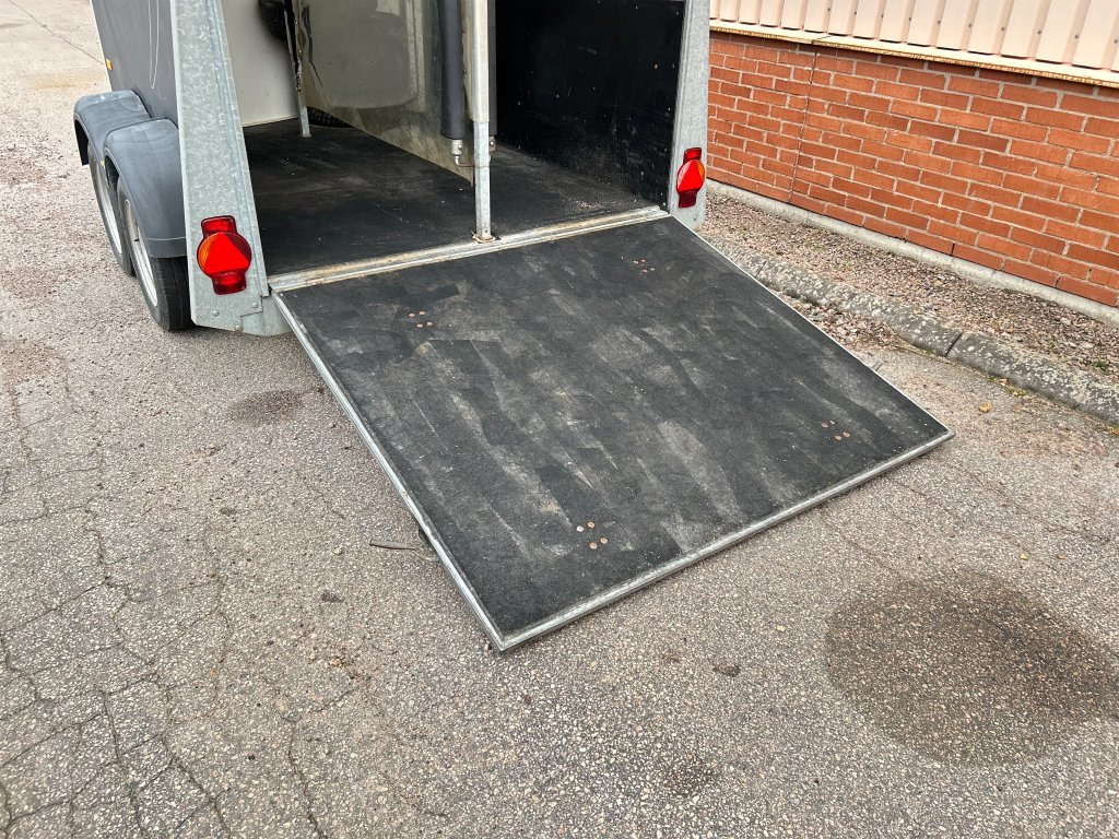 HUMBAUR HP TA G VD - Horse trailer: picture 5 HUMBAUR HP TA G VD - Horse trailer: picture 5