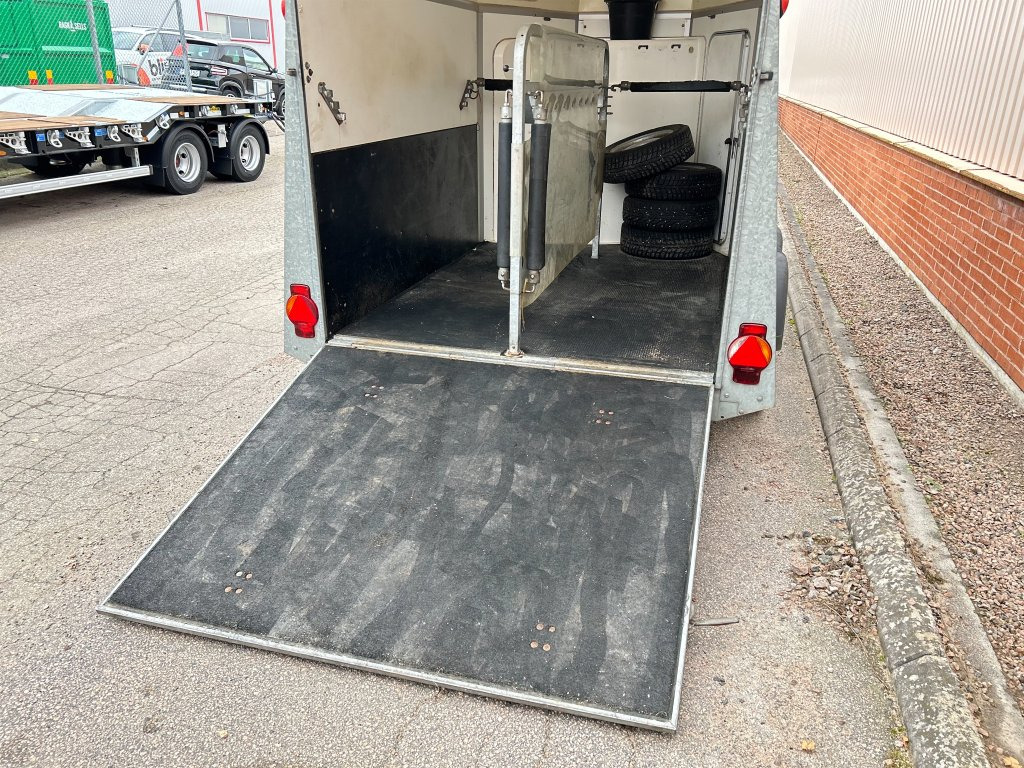 HUMBAUR HP TA G VD - Horse trailer: picture 3 HUMBAUR HP TA G VD - Horse trailer: picture 3