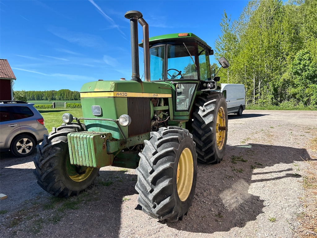 JOHN DEERE 4430 - Farm tractor: picture 1 JOHN DEERE 4430 - Farm tractor: picture 1