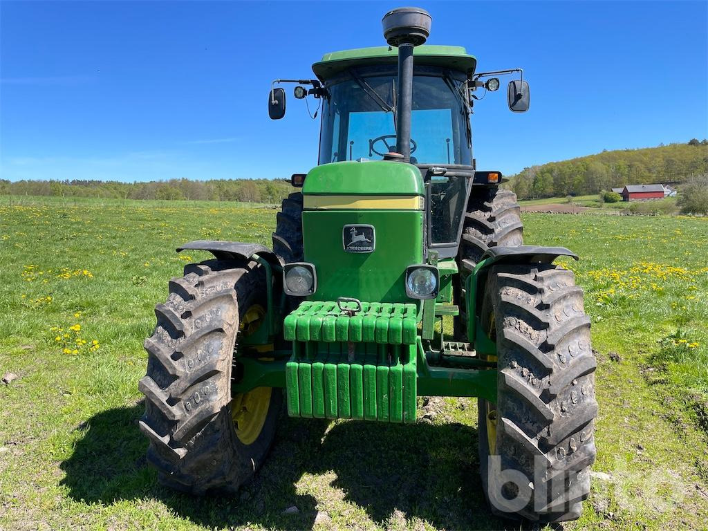 John Deere 3350 - Farm tractor: picture 3 John Deere 3350 - Farm tractor: picture 3