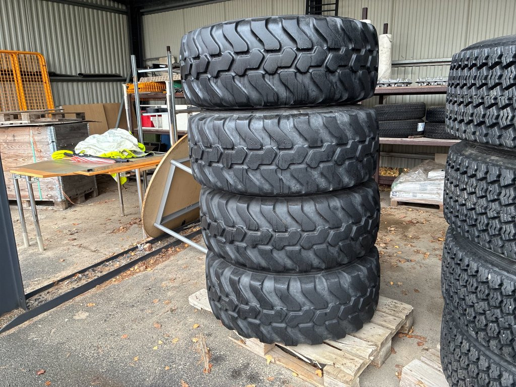 Mitas 405/70 R 20 - Wheel and tire package for Construction machinery: picture 1 Mitas 405/70 R 20 - Wheel and tire package for Construction machinery: picture 1