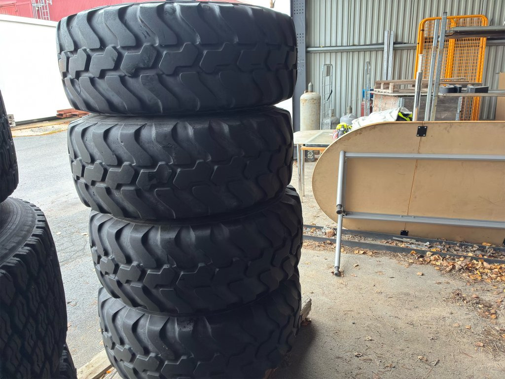 Mitas 405/70 R 20 - Wheel and tire package for Construction machinery: picture 5 Mitas 405/70 R 20 - Wheel and tire package for Construction machinery: picture 5