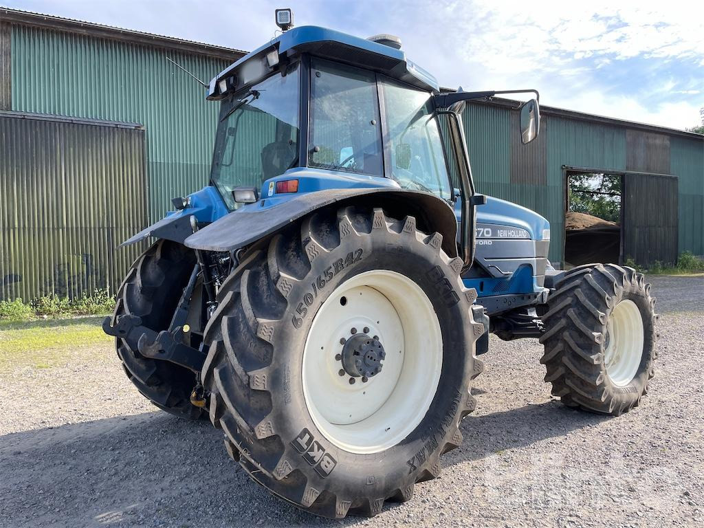 NEW HOLLAND 8670 4WD - Farm tractor: picture 5 NEW HOLLAND 8670 4WD - Farm tractor: picture 5