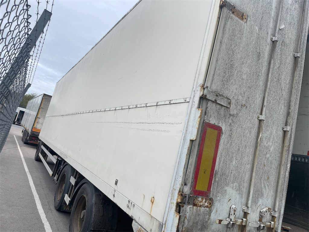 SPIER AGL 390 - Closed box trailer: picture 2 SPIER AGL 390 - Closed box trailer: picture 2