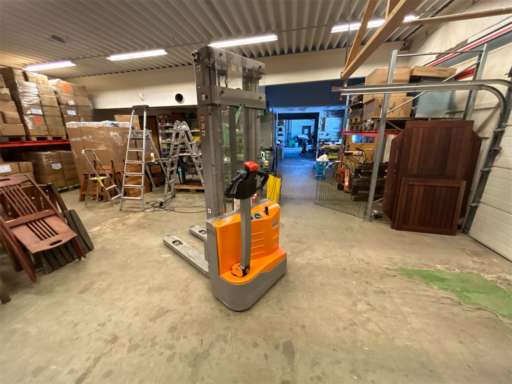 Still ecv 10 - Stacker: picture 4 Still ecv 10 - Stacker: picture 4