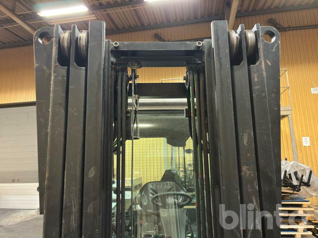 Electric forklift Toyota 8FBMT50: picture 24