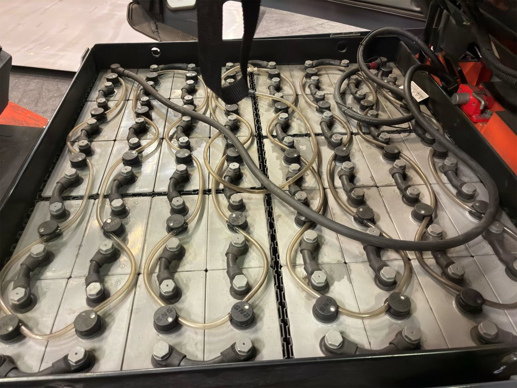 Electric forklift Toyota 8FBMT50: picture 42