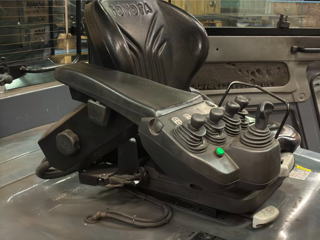 Electric forklift Toyota 8FBMT50: picture 46