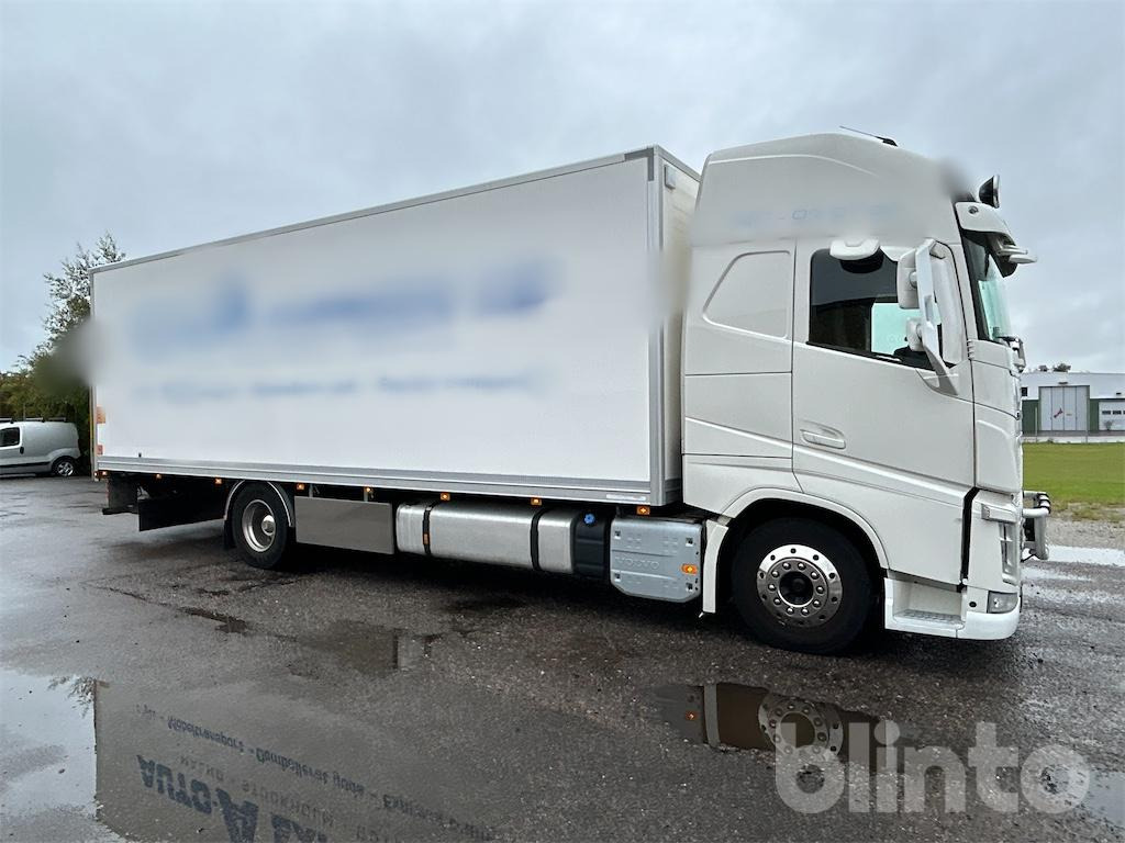 VOLVO FH 4*2 - Box truck: picture 3 VOLVO FH 4*2 - Box truck: picture 3