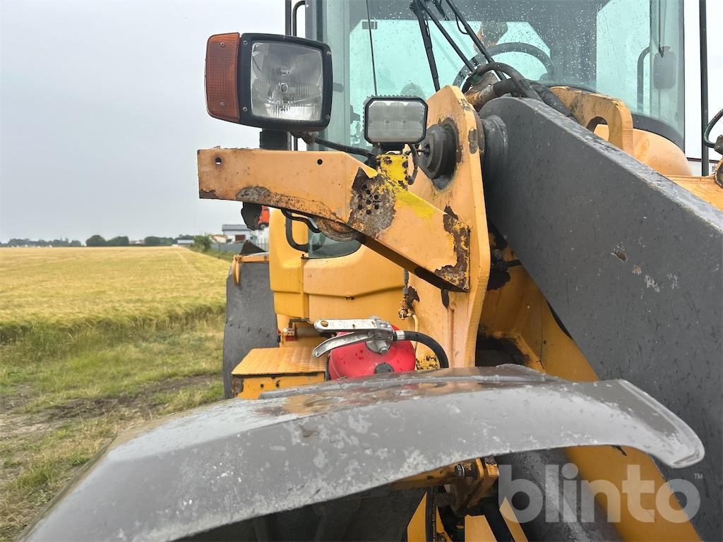 Wheel loader Volvo L90F: picture 29
