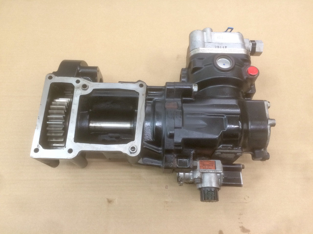 COMPRESSORE ARIA MONOCILINDRICO CON FRIZIONE MAN / KNORR - Air compressor: picture 1 COMPRESSORE ARIA MONOCILINDRICO CON FRIZIONE MAN / KNORR - Air compressor: picture 1