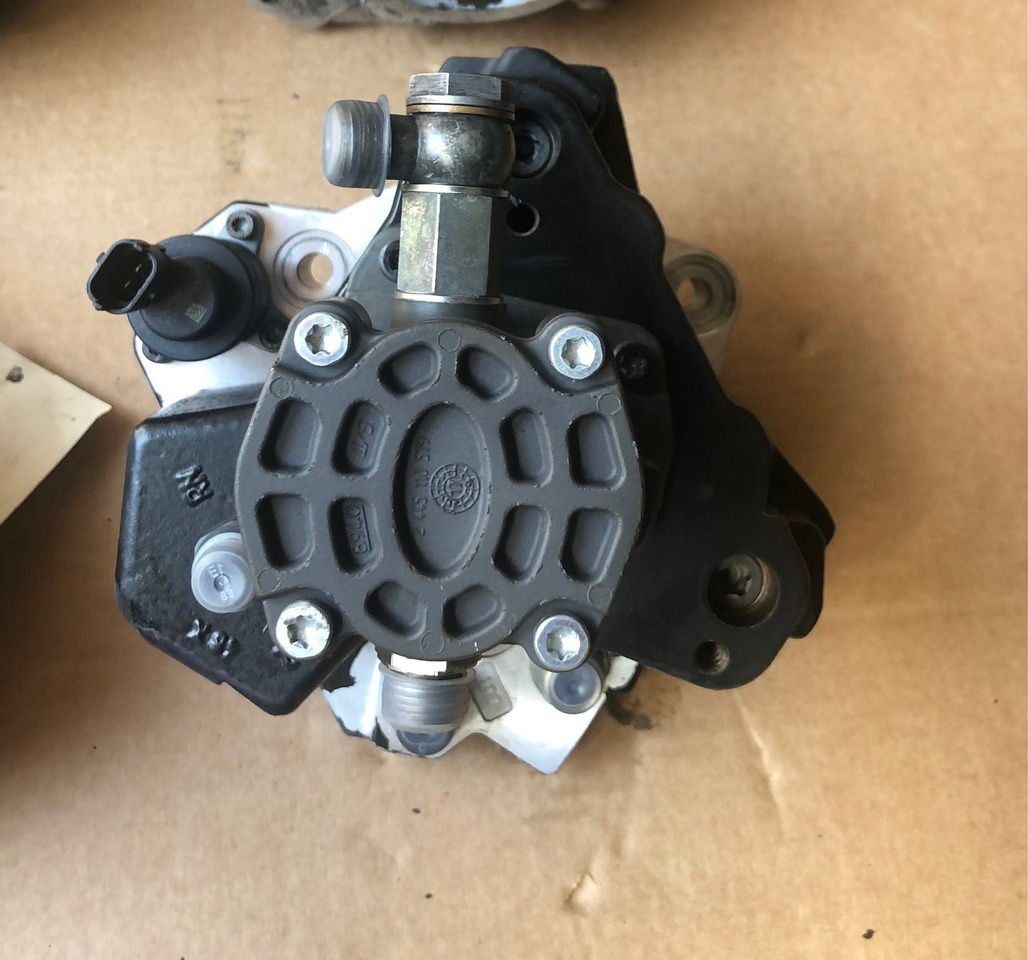 POMPA AD ALTA PRESSIONE BOSCH 0986437383 - Fuel pump for Truck: picture 4 POMPA AD ALTA PRESSIONE BOSCH 0986437383 - Fuel pump for Truck: picture 4