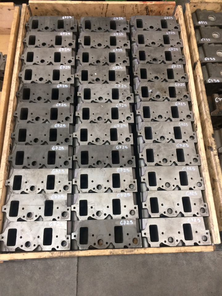TESTATA MOTORE MAN D0824 / D0826 / D0834 / D0836 - Cylinder head: picture 1 TESTATA MOTORE MAN D0824 / D0826 / D0834 / D0836 - Cylinder head: picture 1