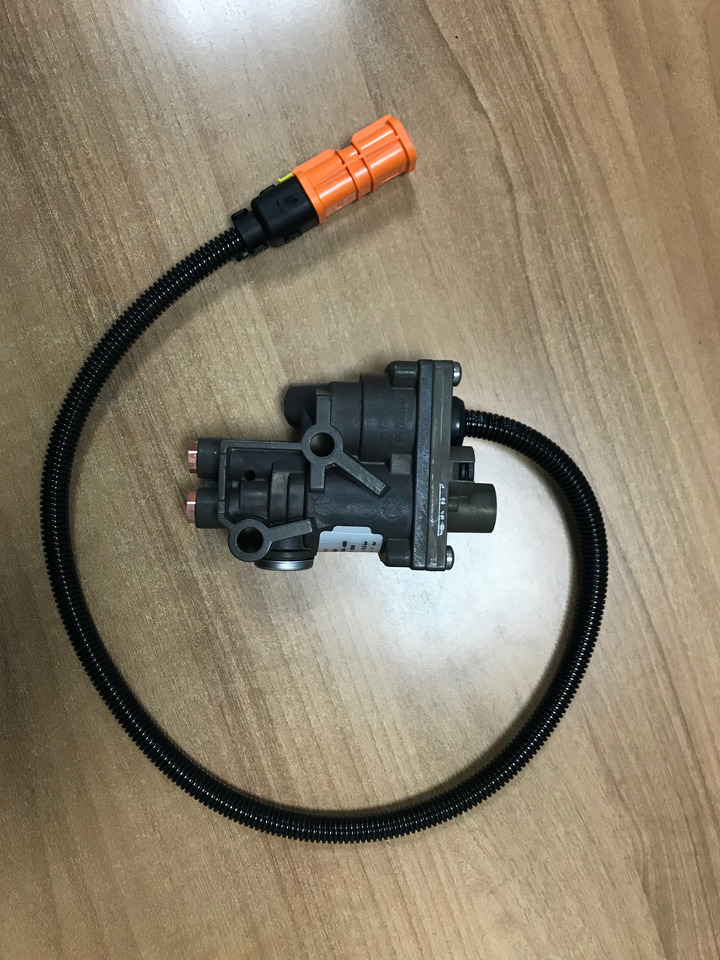 VALVOLA FRENO MOTORE - RIF. MAN 51521600002 - Brake valve for Truck: picture 2 VALVOLA FRENO MOTORE - RIF. MAN 51521600002 - Brake valve for Truck: picture 2