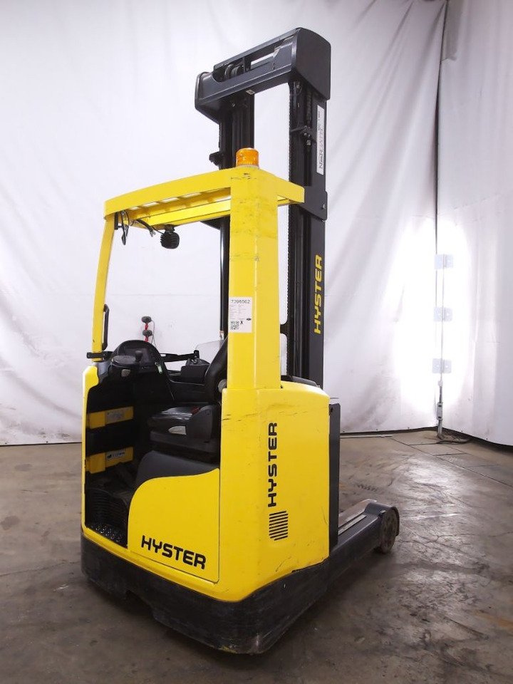 Hyster R1.6 - Reach truck: picture 2 Hyster R1.6 - Reach truck: picture 2