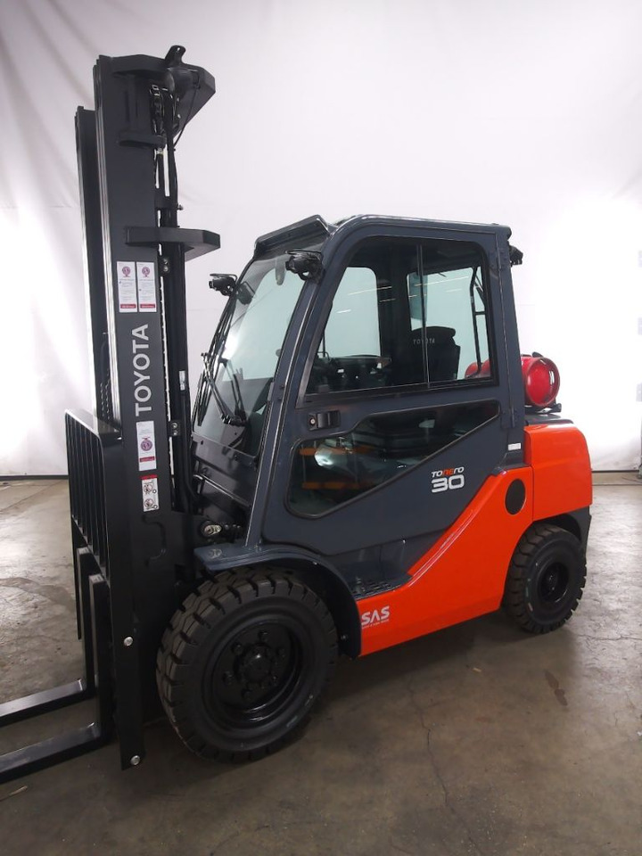 Toyota 02-8FGF30 - Forklift: picture 4 Toyota 02-8FGF30 - Forklift: picture 4
