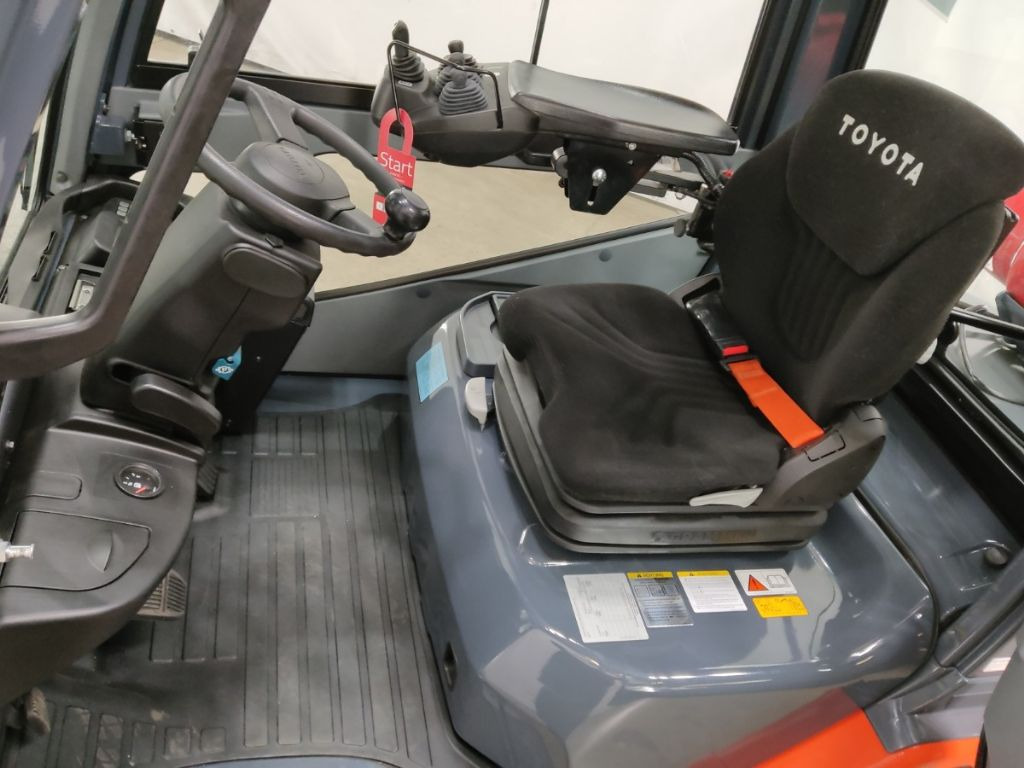 Toyota 02-8FGF30 - Forklift: picture 3 Toyota 02-8FGF30 - Forklift: picture 3