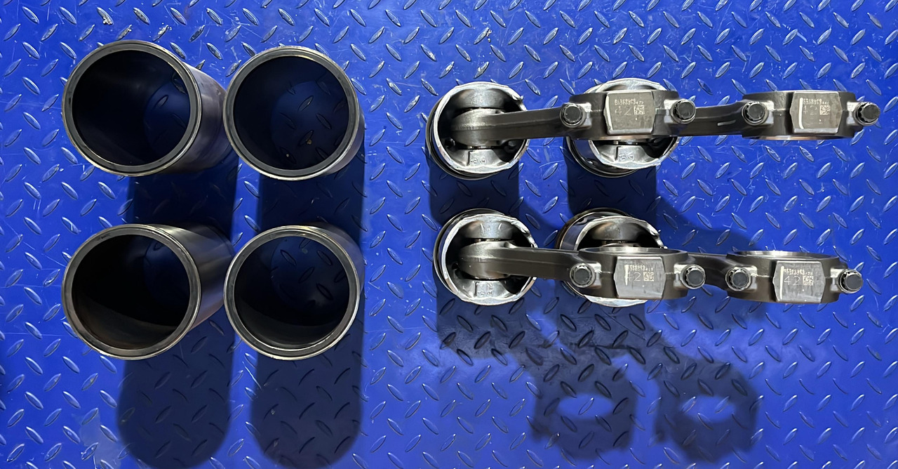 John Deere SET PISTON SI CAMASA JOHN DEERE RE500608 - Engine and parts: picture 1 John Deere SET PISTON SI CAMASA JOHN DEERE RE500608 - Engine and parts: picture 1