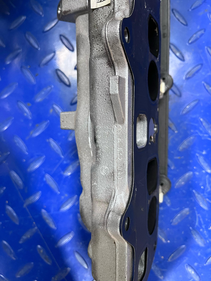 Mercedes Benz A642090 8337 / 7737 - Exhaust manifold: picture 4 Mercedes Benz A642090 8337 / 7737 - Exhaust manifold: picture 4