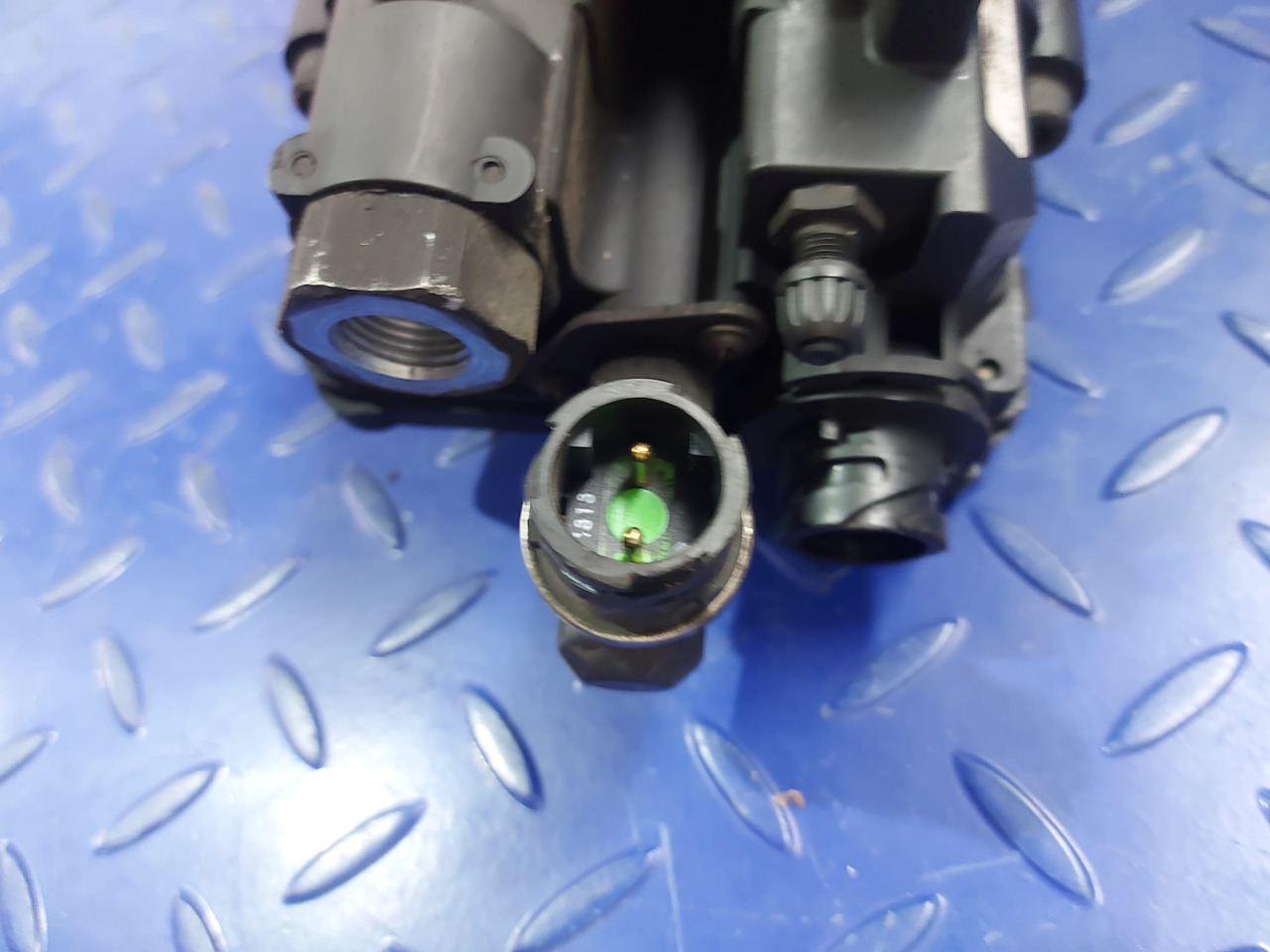 WABCO 9701500080 FUSO (MITSUBISHI)MX912186 MERCEDES-BENZA0002501562 - Clutch and parts for Truck: picture 1 WABCO 9701500080 FUSO (MITSUBISHI)MX912186 MERCEDES-BENZA0002501562 - Clutch and parts for Truck: picture 1