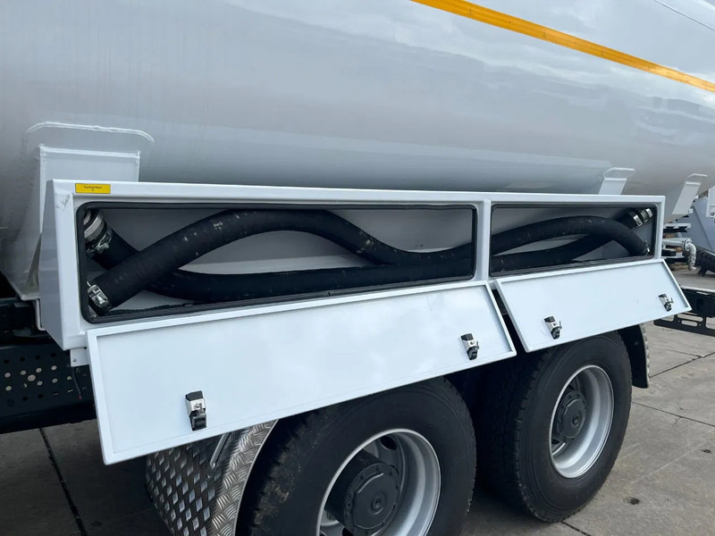 New Tank truck Mercedes-Benz Arocs 3340 6x4 Water Tank Truck: picture 17